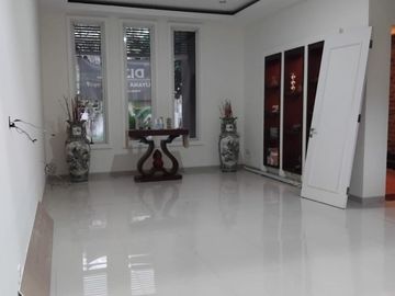 Disewakan Rumah Semi Furnished Dicluster Aurora, Alam Sutra