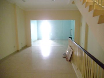 Disewakan  Ruko Green Lake City Ruko Crown 7AC + Partisi Kaca