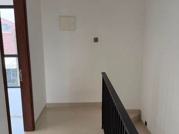 Jual Rumah Baru Siap Huni 2 Lantai di Villa Melati Mas Dekat Tol Serpong, Stasiun Rawa Buntu, Living World Alam Sutera dan Kawasan BSD