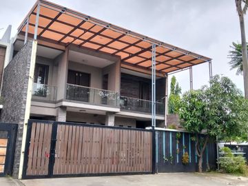 Rumah Dengan Kolam Renang SHM Banjarwijaya, Tangerang