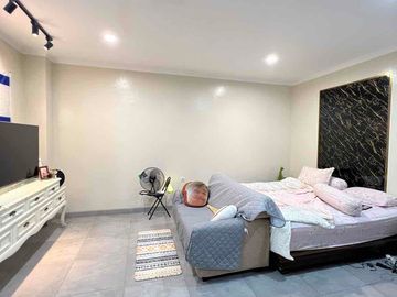 Disewakan Rumah Full Furnish 2 Lantai di Sektor 7C Gading Serpong Tangerang, Luas Tanah 150 meter, Harga Sewa 100 juta /tahun nego