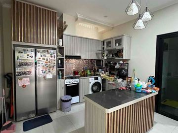 Disewakan Rumah Full Furnish 2 Lantai di Sektor 7C Gading Serpong Tangerang, Luas Tanah 150 meter, Harga Sewa 100 juta /tahun nego
