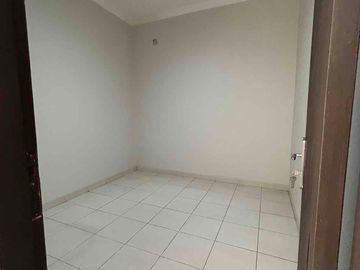Dijual Rumah minimalis 2,5 lt di Tanjung Duren Dekat CP Mall, 5 x 12,6 m, SHM barat 3+1 kt 2 km carport 1 mobil, acess gang 1 mobil, sdh cat renovation, siap huni!! Survey yuk & nego sampai deal!