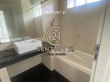 Dijual Rumah Mewah Di Kebayoran Height, Bintaro Sektor 7 Lingkungan nyaman & Bersih Bebas Banjir Keamanan 24 jam Balkon Halaman Terbuka