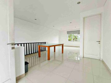 Rumah Modern Siap Huni Dalam Town House di Lebak Bulus