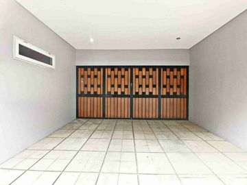 Rumah Modern Siap Huni Dalam Town House di Lebak Bulus