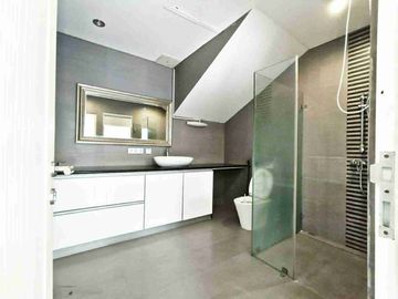 Rumah Modern Siap Huni Dalam Town House di Lebak Bulus