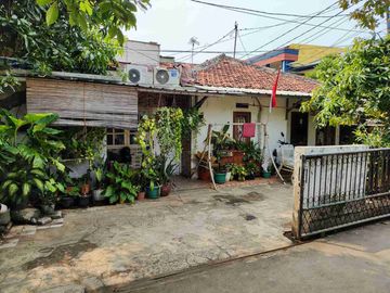 jual rumah perlu renovasi lokasi strategis bebas banjir. Ragunan Jakarta Selatan
