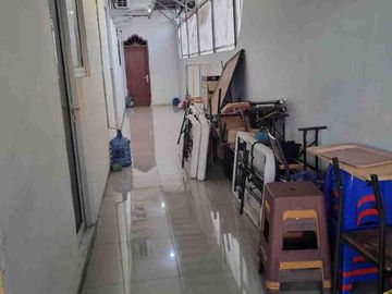 Rumah Usaha Di Samping Jalan Raya Pasar Lama Kota Tangerang