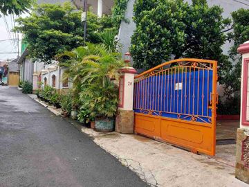 rumah secondary tanah luas lokasi strategis di Pondok Kelapa Jaktim