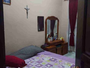 rumah secondary tanah luas lokasi strategis di Pondok Kelapa Jaktim