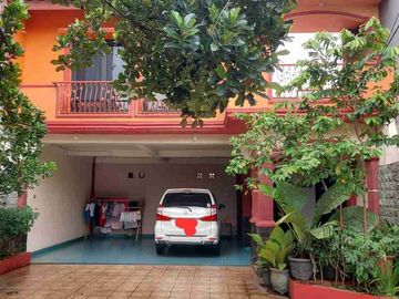 rumah secondary tanah luas lokasi strategis di Pondok Kelapa Jaktim