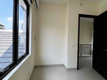 Dijual & Disewa Rumah Siap Huni Illustria The Eminent BSD City Sudah Di Cat Baru Semi Furnish