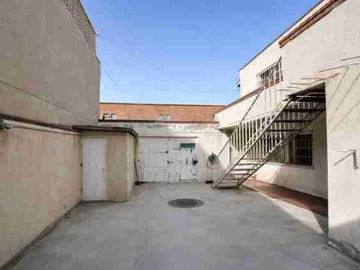 Casa en venta con 2 departamentos en la calle Ignacio Zaragoza a una cuadre de la avenida 16 de septiembre