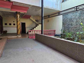 rumah murah luas 374 di jalan ranugrati sawojajar malang kota bangunan istimewa kokoh, garasi 2 mobil dekat jalan tol dan stasiun, kusen jati sangat kokoh