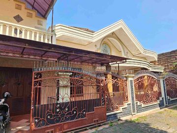 rumah murah luas 374 di jalan ranugrati sawojajar malang kota bangunan istimewa kokoh, garasi 2 mobil dekat jalan tol dan stasiun, kusen jati sangat kokoh