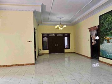 rumah murah luas 374 di jalan ranugrati sawojajar malang kota bangunan istimewa kokoh, garasi 2 mobil dekat jalan tol dan stasiun, kusen jati sangat kokoh