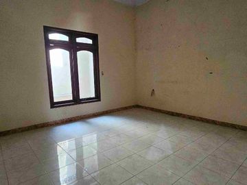 rumah murah luas 374 di jalan ranugrati sawojajar malang kota bangunan istimewa kokoh, garasi 2 mobil dekat jalan tol dan stasiun, kusen jati sangat kokoh