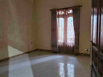 rumah murah luas 374 di jalan ranugrati sawojajar malang kota bangunan istimewa kokoh, garasi 2 mobil dekat jalan tol dan stasiun, kusen jati sangat kokoh