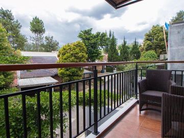 Rumah Villa Di Dago Resort Dago Pakar Dengan Kolan Renang
