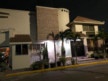 VENTA/RENTA DE RESIDENCIA CON ALBERCA EN PLAYAS DEL CONCHAL, ALVARADO, VER