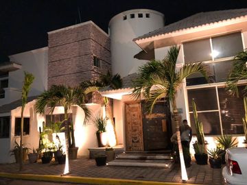VENTA/RENTA DE RESIDENCIA CON ALBERCA EN PLAYAS DEL CONCHAL, ALVARADO, VER