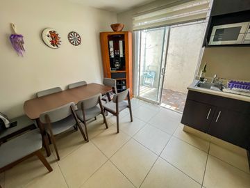 CASA CON ALBERCA Y AMENIDADES DEPORTIVAS EN CONJUNTO REAL SANTA FE II