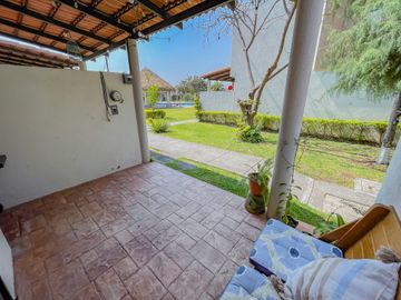 CASA CON ALBERCA Y AMENIDADES DEPORTIVAS EN CONJUNTO REAL SANTA FE II