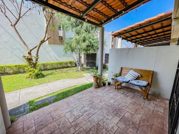 CASA CON ALBERCA Y AMENIDADES DEPORTIVAS EN CONJUNTO REAL SANTA FE II