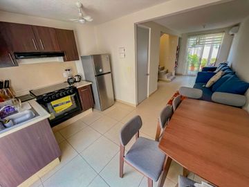 CASA CON ALBERCA Y AMENIDADES DEPORTIVAS EN CONJUNTO REAL SANTA FE II