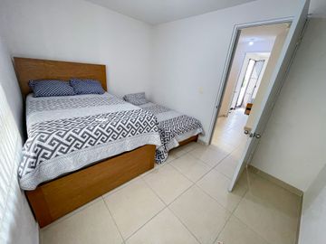 CASA CON ALBERCA Y AMENIDADES DEPORTIVAS EN CONJUNTO REAL SANTA FE II