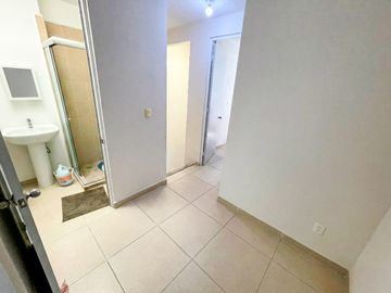 CASA CON ALBERCA Y AMENIDADES DEPORTIVAS EN CONJUNTO REAL SANTA FE II