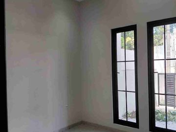 WISMA MUKTI KLAMPIS BARU GRESS 2LT LEBAR 6 DKR MANYAR SEMOLOWARU
