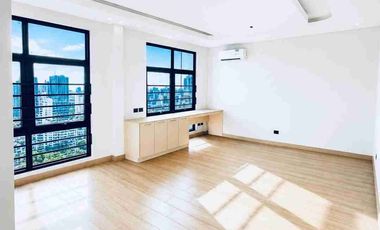 Harvard Suites Penthouse Unit 700 sqm
