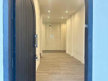 DIJUAL – Rumah 3 Lantai Semi Furnished Posisi Pojok di Kaberaz Residence, Jagakarsa, Jaksel