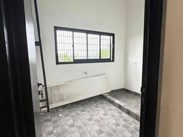 DIJUAL – Rumah 3 Lantai Semi Furnished Posisi Pojok di Kaberaz Residence, Jagakarsa, Jaksel