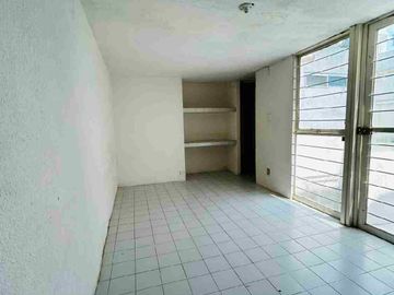 CASA EN VENTA A UNOS PASOS DEL FRACC CAMPESTRE MUY CERCA DEL DORADO Y BLVD RIO SANTIAGO