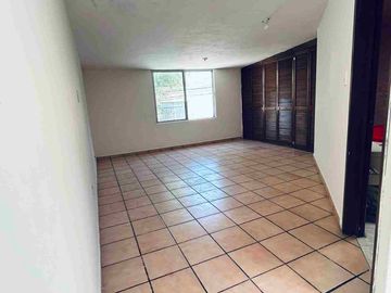 CASA EN VENTA A UNOS PASOS DEL FRACC CAMPESTRE MUY CERCA DEL DORADO Y BLVD RIO SANTIAGO