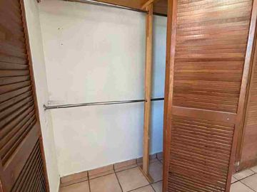 CASA EN VENTA A UNOS PASOS DEL FRACC CAMPESTRE MUY CERCA DEL DORADO Y BLVD RIO SANTIAGO