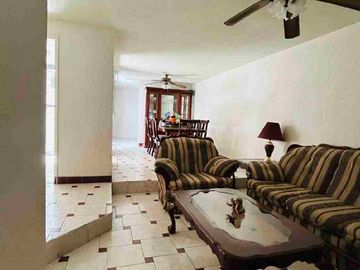 CASA EN VENTA A UNOS PASOS DEL FRACC CAMPESTRE MUY CERCA DEL DORADO Y BLVD RIO SANTIAGO