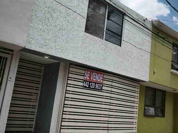 CASA EN VENTA A UNOS PASOS DEL FRACC CAMPESTRE MUY CERCA DEL DORADO Y BLVD RIO SANTIAGO