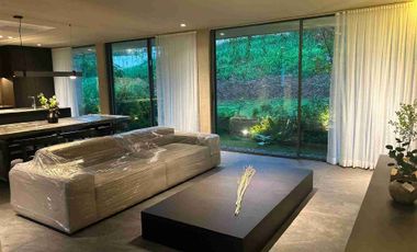 Brand New House in Highlands Pointe Terraces 4br Uniquely designed House