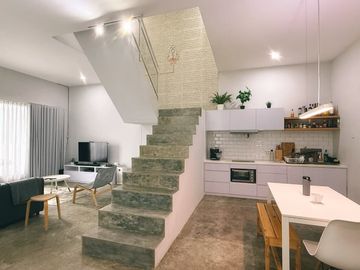 Dijual Rumah Bangunan 3 Lantai Dengan Desain Modern di Kawasan Ciputat Tangsel OF-18117