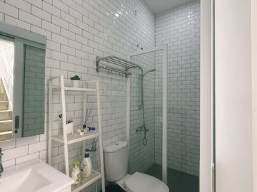 Dijual Rumah Bangunan 3 Lantai Dengan Desain Modern di Kawasan Ciputat Tangsel OF-18117