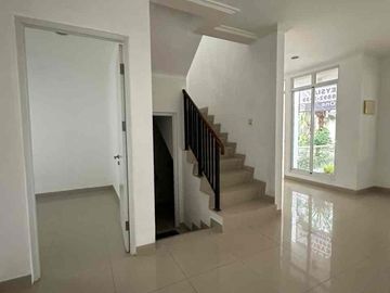 Rumah Cluster 2 Lantai Siap Huni dekat kolam renang dan club house di Grand Galaxy Bekasi