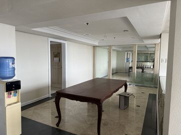 Rush Sale 4BR Unit with 2 Parking for Sale in One Beverly Place, Greenhills, San Juan City
