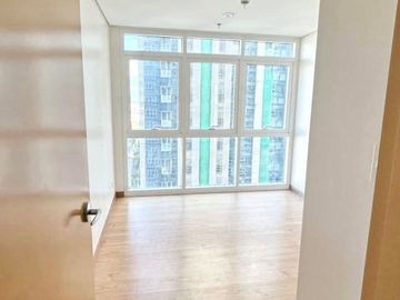Rare 3 Bedroom unit in BGC for Sale