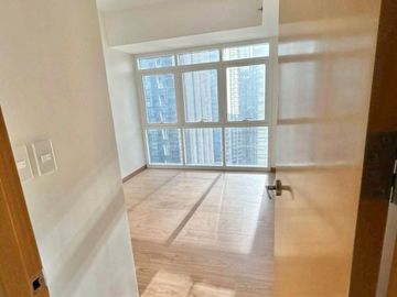 Rare 3 Bedroom unit in BGC for Sale