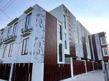 dijual Bangunan kost full penghuni nempel tembok UI Depok