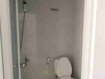 dijual Bangunan kost full penghuni nempel tembok UI Depok